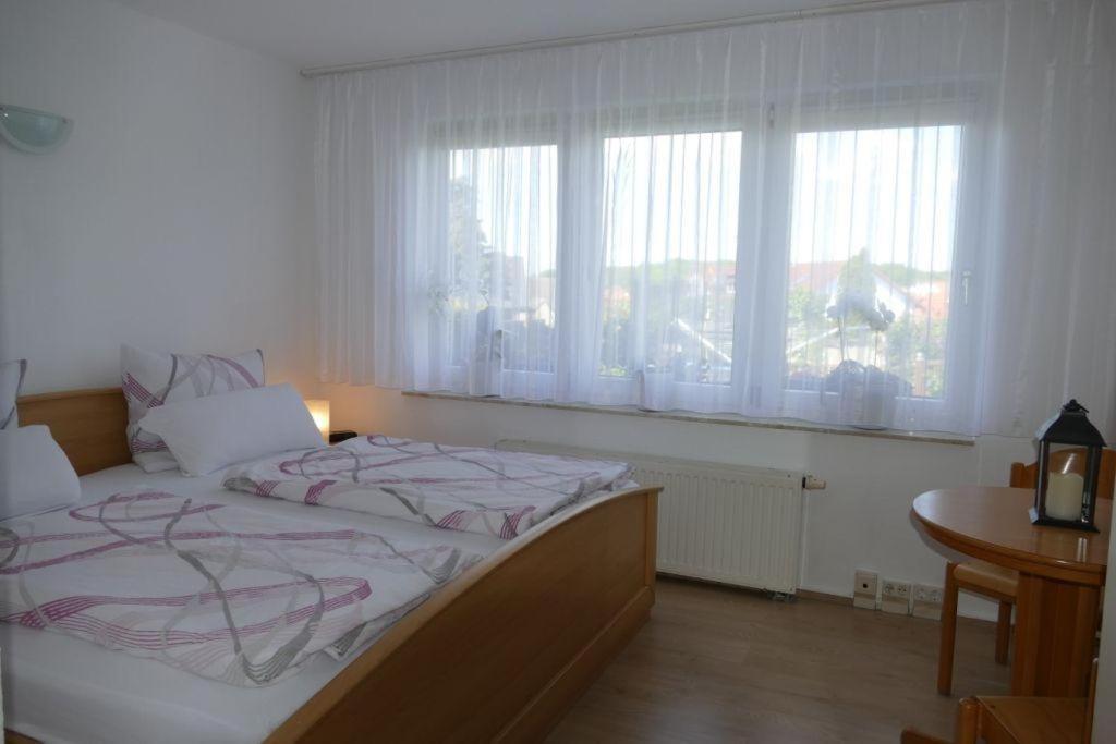 Ferienwohnung-Amsel-Kinderfreundliche-Unterkunft-In-Zentraler-Lage แบร์เกิน เอาฟ์ รือเจิน ภายนอก รูปภาพ